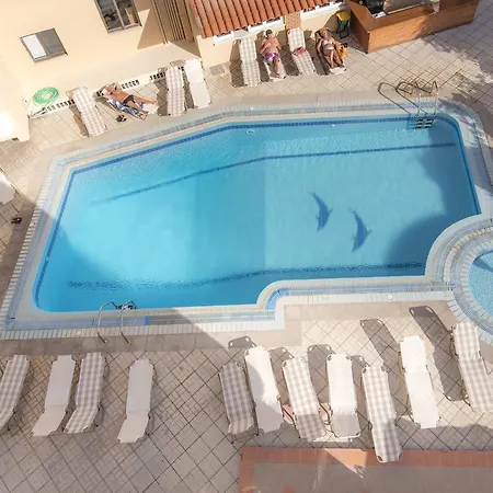 Captain's Hotell 2*